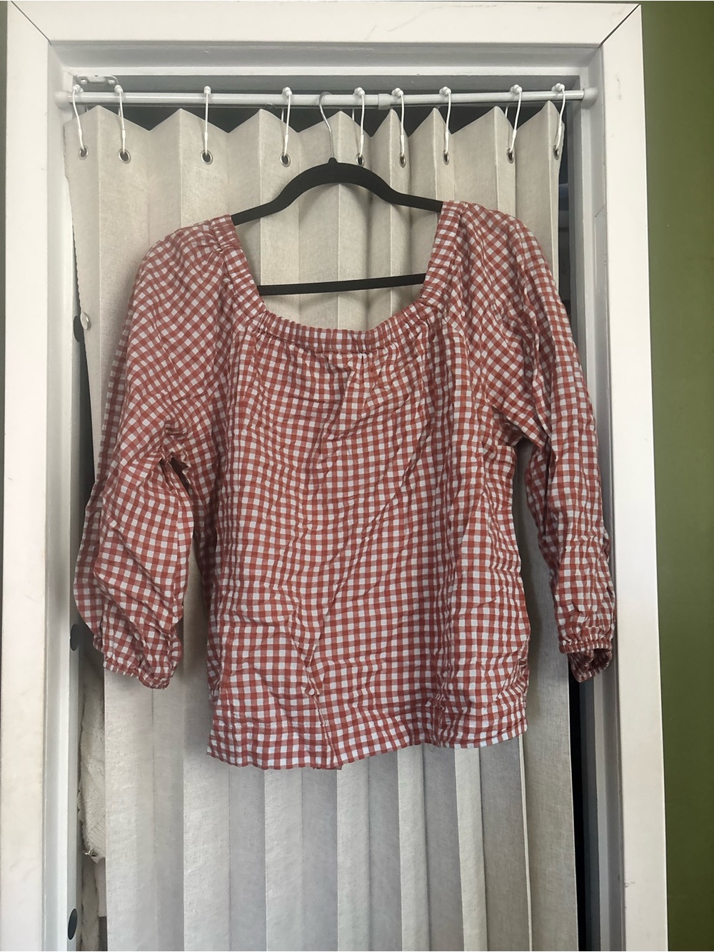 Madewell- Gingham Seersucker Puff-Sleeve Button-Front Top - Picture 2 of 4